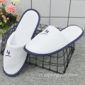 Nuovo design Slipper economico con logo personalizzato